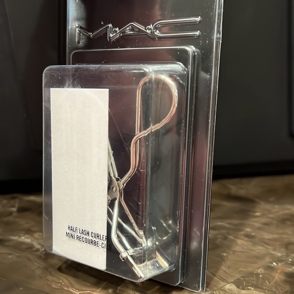 Mac half lash curler - Picture 2 of 2